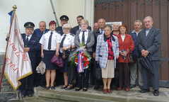 120 let hasičského sboru v Pustějově - po mši před kostelem