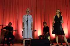 Adriana s Martinou a jejich hudební doprovod - Adam, Lukáš, Matěj