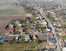 Horní konec obce od jihovýchodu (foto R. Morys 03/2021)