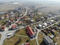 Střed obce od severovýchodu (foto R. Morys 03/2021)