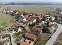 Střed obce od východu (foto R. Morys 03/2021)