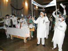 .... vznikla "Nemocnice na kraji sálu"