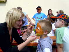 všechny děti se nejdřív namalovaly...