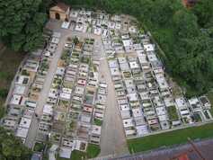 Hřbitov vedle kostela