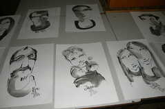 pan karikaturista měl plné ruce práce