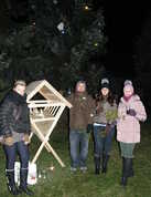 nakonec nezbytné foto u jesliček a na zahřátí svařáček :-)