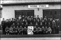 75 let hasičského sboru v Pustějově - před stanicí