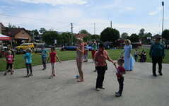 rodiče i prarodiče si se svými dětmi zatančili