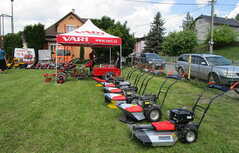 svůj stánek tu měl i pan Jakubík - Fa Stihl Fulnek se zahradní technikou