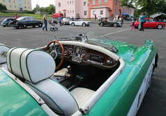 Pohled na palubovku auta