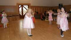 na úvod zatančily naše malé tanečnice