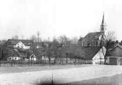 1941 - pohled na Pustějov v pozadí pohled na Rokytův statek