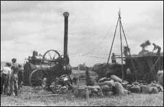 1947 - mlácení obilí parní lokomotivou