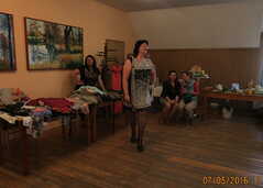 a dokonale se vžila do role modelky