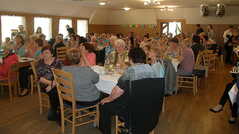 nezbyla jediná volná židle